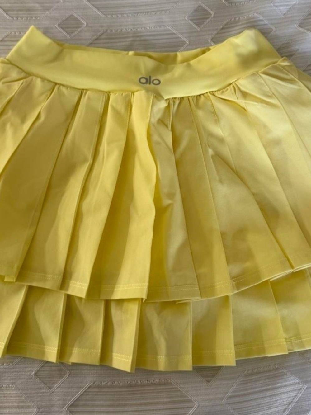ALO Yoga Double Or Nothing  Pleated Mini Tennis Skirt Sunshine Small Like New - Picture 7 of 8